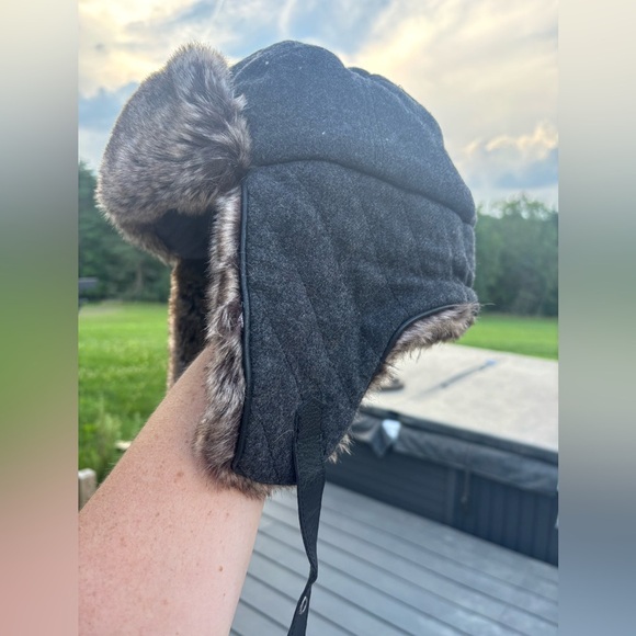 Banana Republic Trapper Hat Size Small Medium Faux Fur Wool Blend Quilted - Picture 3 of 7